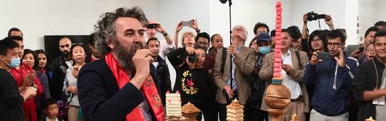 Op stap met museumdirecteur Philippe Van Cauteren in Nepal: ´´Is er hier een schilderij gestolen? Schitterend!´´