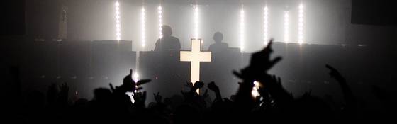 Tien jaar geleden rockten de ravers en raveden de rockers