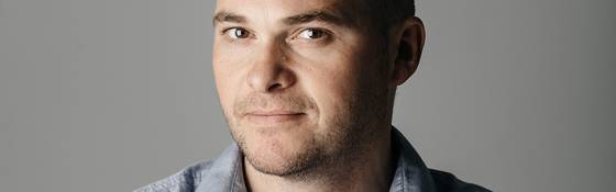 Zelden was de kloof tussen de Wetstraat en de Dorpstraat zo diep