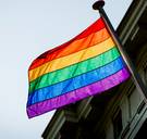 Alle gemeenten hijsen regenboogvlag tegen homofobie. Alleen Kraainem en Drogenbos doen niet mee