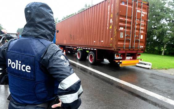 Jacht op transitmigranten? Alleen bij overlast treedt lokale politie op