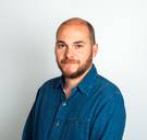 Het is niet geruststellend dat het een volle dag duurt voor een potentieel zeer gevaarlijke crimineel opgespoord kan worden