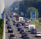 Zwaar ongeval op E40 richting kust: twee volwassenen kritiek, parket zoekt bestuurders