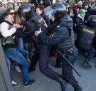 Na Russisch oppositieleider Navalny nu ook meer dan 100 demonstranten opgepakt in Moskou