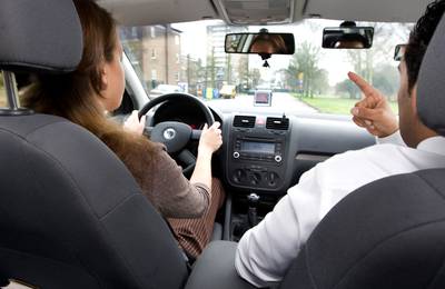 Heksenjacht op failliete rijschoolbaas, politie houdt adres in de gaten na onrust