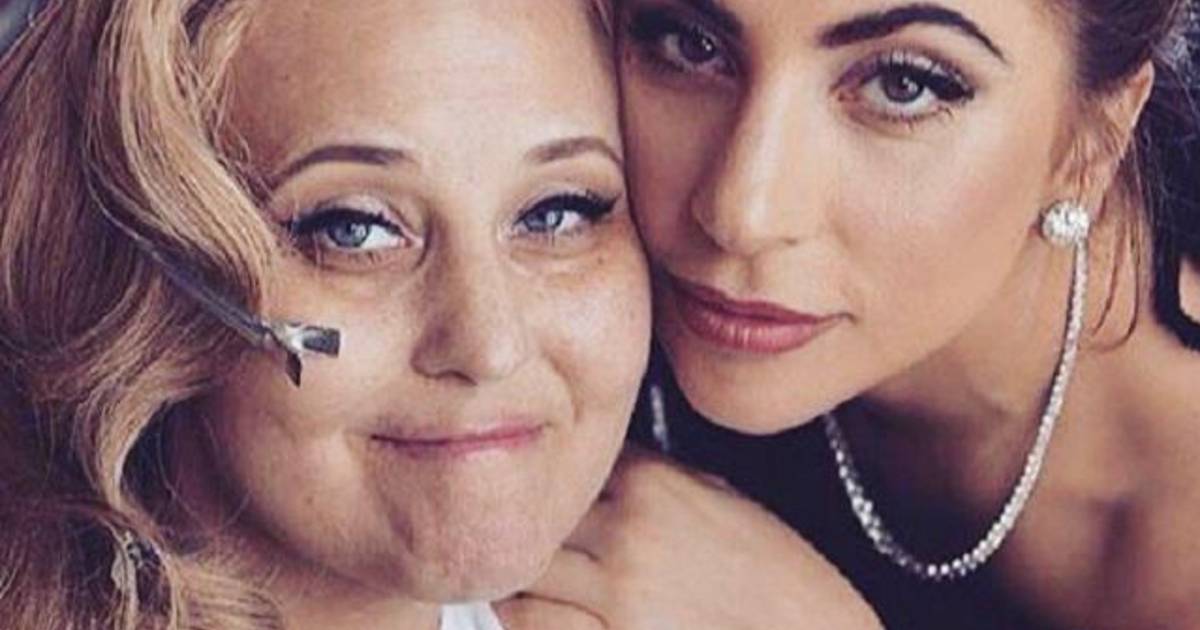 lady gaga en sofia vergara roepen vrouwen op om hun borsten te laten