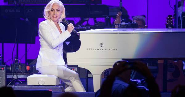 Lady Gaga op Instagram met Wibra-shirt uit Grou - AD.nl