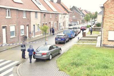 Agent schiet man dood die collega aanviel met schroevendraaier