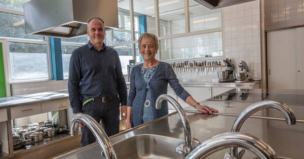 Van gedekte tafel naar snackautomaat; Nel Tielemans na 45 jaar weg op Pius X