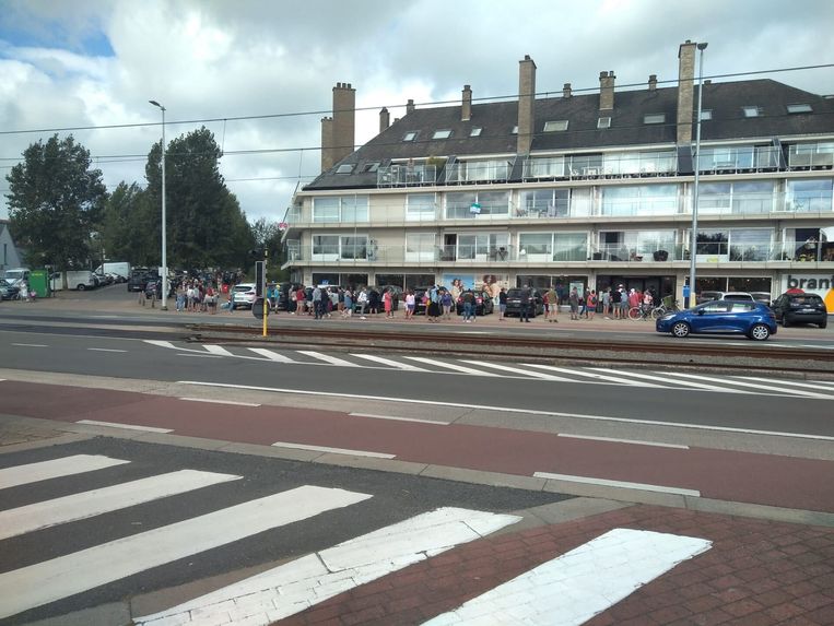 Tientallen mensen stonden aan te schuiven bij Brantano in Koksijde.