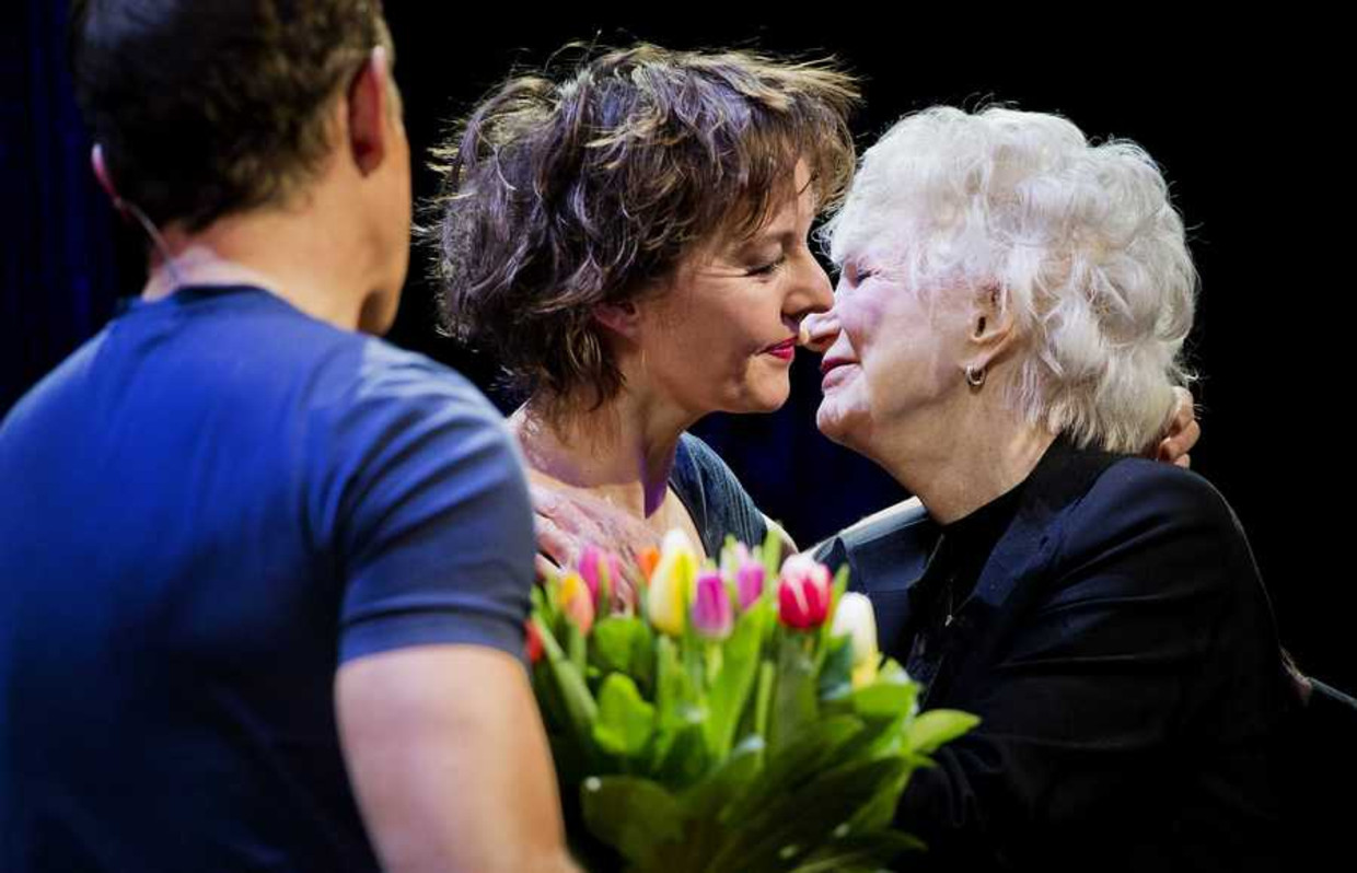 Adèle Weer In Het Theater De Volkskrant