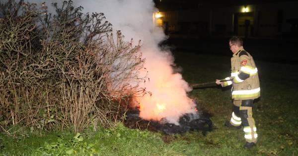 Opnieuw stapel banden in brand gezet in Waardenburg | Bommelerwaard - BD.nl