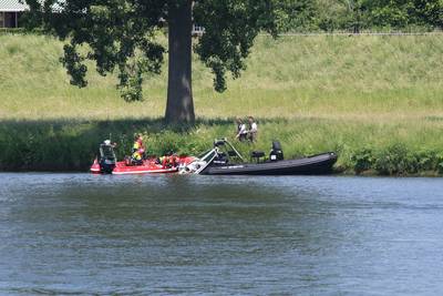 Bootje gezonken in de Maas bij Cuijk