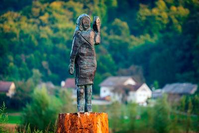 La statue de Melania Trump renaît de ses cendres en Slovénie