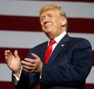 Trump denkt te weten waarom zijn gezicht oranje kleurt: het komt door de spaarlamp