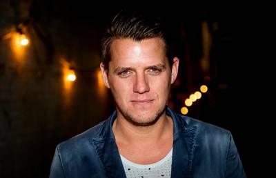 Kees misselijk op kermis en Marion Pauw trouwt met tien vrouwen