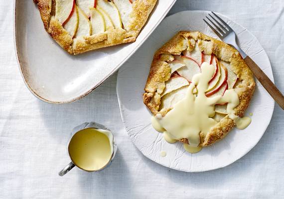 Mini-appelgalettes met fijne walnootvulling & kardemomcustard