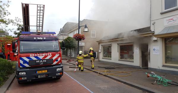 Brandje bij bedrijfspanden in centrum van Velp