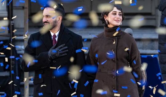 Tienduizenden in de kou voor inauguratie Mamdani: ‘De moraliteit in de Amerikaanse politiek is weer een stukje hersteld’