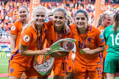 Huldiging Kika van Es in Boxmeer, Lieke Martens verhinderd
