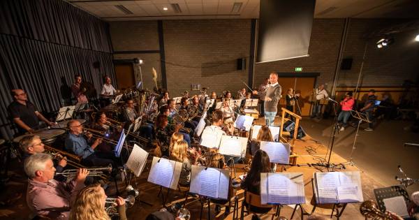 Maestro Neerkant: 'Noten? Ik zie alleen puntjes en bolletjes' - Eindhovens Dagblad