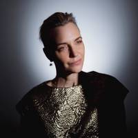 ‘Opeens sijpelen woorden als ‘perimenopauze’ je vocabulaire binnen, en besef je: er is meer aan de hand’: topmodel Hannelore Knuts