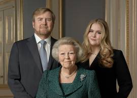 Prinses Beatrix viert 85e verjaardag met práchtige, nieuwe kiekjes