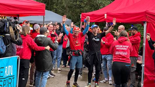 KIJK. Vijf dagen lang liepen ze elk uur 6,7 kilometer, nu hebben Merijn en Ivo wereldrecord Backyard Ultra beet