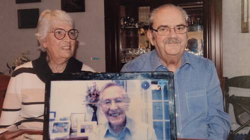 José (81) en Nelly (84) zien na 76 jaar soldaat terug die tijdens Tweede Wereldoorlog bij hen verbleef