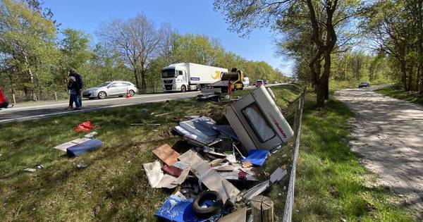 Ravage na ongeluk op N48 tussen Ommen en Zuidwolde, een rijstrook dicht.