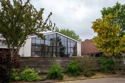 Dwangsom voor permanent wonen in gastenverblijf hartje Beek