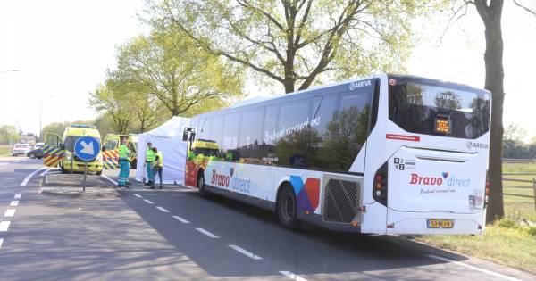 Fietser overleden na aanrijding met stadsbus in Schijndel.