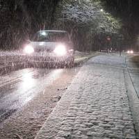 KMI breidt ‘code geel’ uit tot dinsdagochtend: gladheid, sneeuw en einde vakantie zorgen voor moeilijke ochtendspits