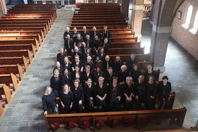 Wamels popkoor Con Brio viert jubileum met muzikale tour door de geschiedenis
