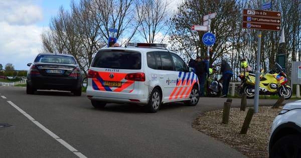 Wielrenner en automobilist botsen in Lathum - De Gelderlander