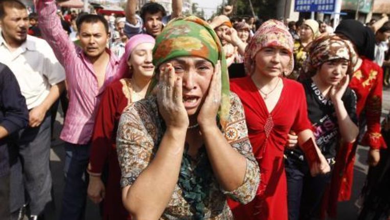 Chinezen En Oeigoeren De Straat Op In Urumqi Het Parool