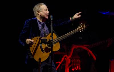 Paul Simon neemt vlammend afscheid in Ziggo Dome: 'Ik heb het einde omarmd'