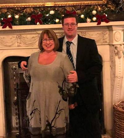 Vrouw die ex-man dwong huis te poetsen heeft nieuwe vriend: een schoonmaker