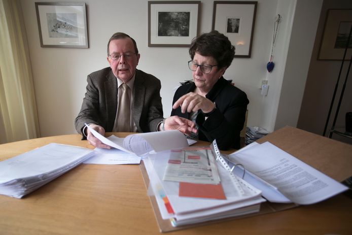 Oud-rechter Bert van 't Laar en voorzitter Trudy van Helmond van KBO Eindhoven (archieffoto).