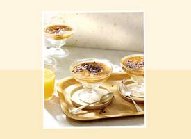 Italiaanse affogato met honing en cacaonibs