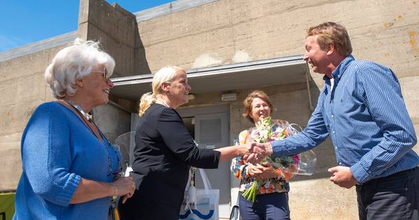 Marleen Joustra uit Apeldoorn is de 65.000ste bezoeker van het Watersnoodmuseum