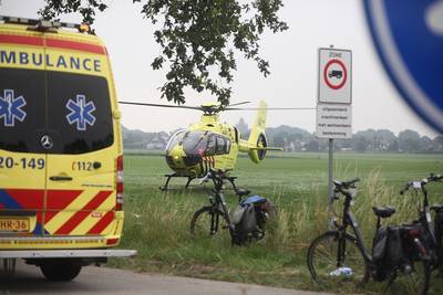 Traumahelikopter opgeroepen voor zwaargewonde fietsster in Gilze
