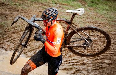 Van der Poel pakt met overmacht de Europese titel