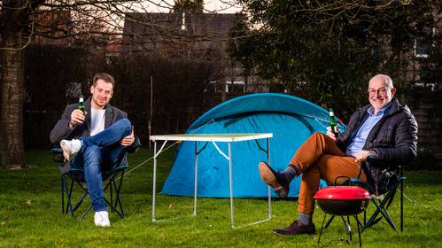 INTERVIEW. Vader en zoon Van Damme: de ene vaccinoloog, de andere eventorganisator. “Tom daagt ons uit. En dat is goed”