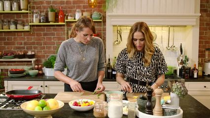 60. Arepas met gegrild vlees, avocado en chimichurri saus (Tiany Kiriloff)