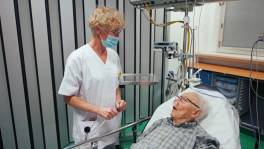 Neus van 96-jarige man stopt niet met bloeden