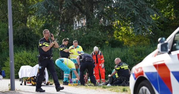Je hoort de laatste tijd niet anders, schiet en steekpartijen, De dader ging er vervolgens waarschijnlijk met een busje vandoor.