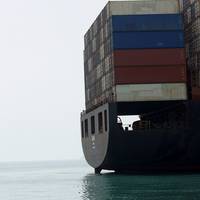 Verenigde Staten voeren nieuwe aanvallen uit op Iran en leggen sancties op aan Iraanse autoriteit die Straat van Hormuz beheert