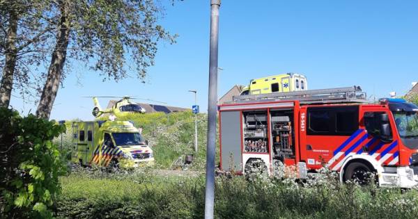 Vier voorbijgangers redden leven van vrouw na val in Oud-Beijerlandse sloot met reanimatie.