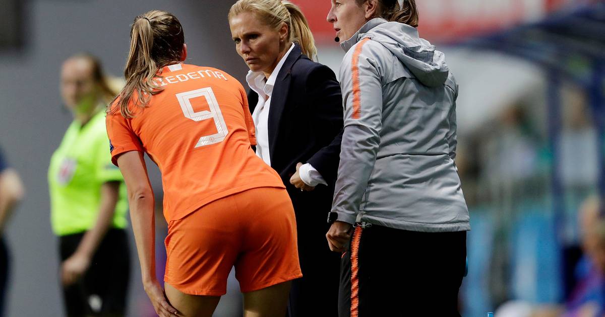 Scorende Miedema moet komend duel mogelijk missen: 'Waarom ...